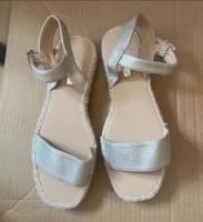 Sandale Sommerschuh Riemen Gold Espadrille Strohsohle Plateau 38 Köln - Köln Buchheim Vorschau