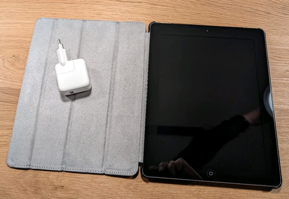Apple iPad 4 A1460 Wi-Fi und Cellular mit 16GB + Netzteil + Hülle in Grasbrunn