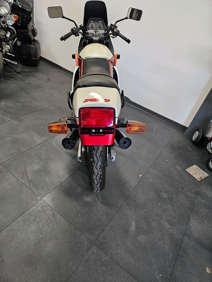 Suzuki GSX 750 EF, erst 8800km gelaufen, Top Zustand, alles Neu! in Großharrie