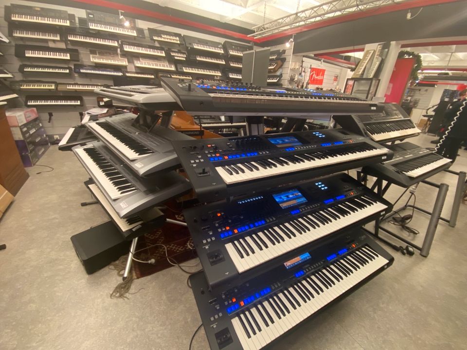 Yamaha Genos Keyboard mit Rechnung und Gewährleistung Service in Pforzheim