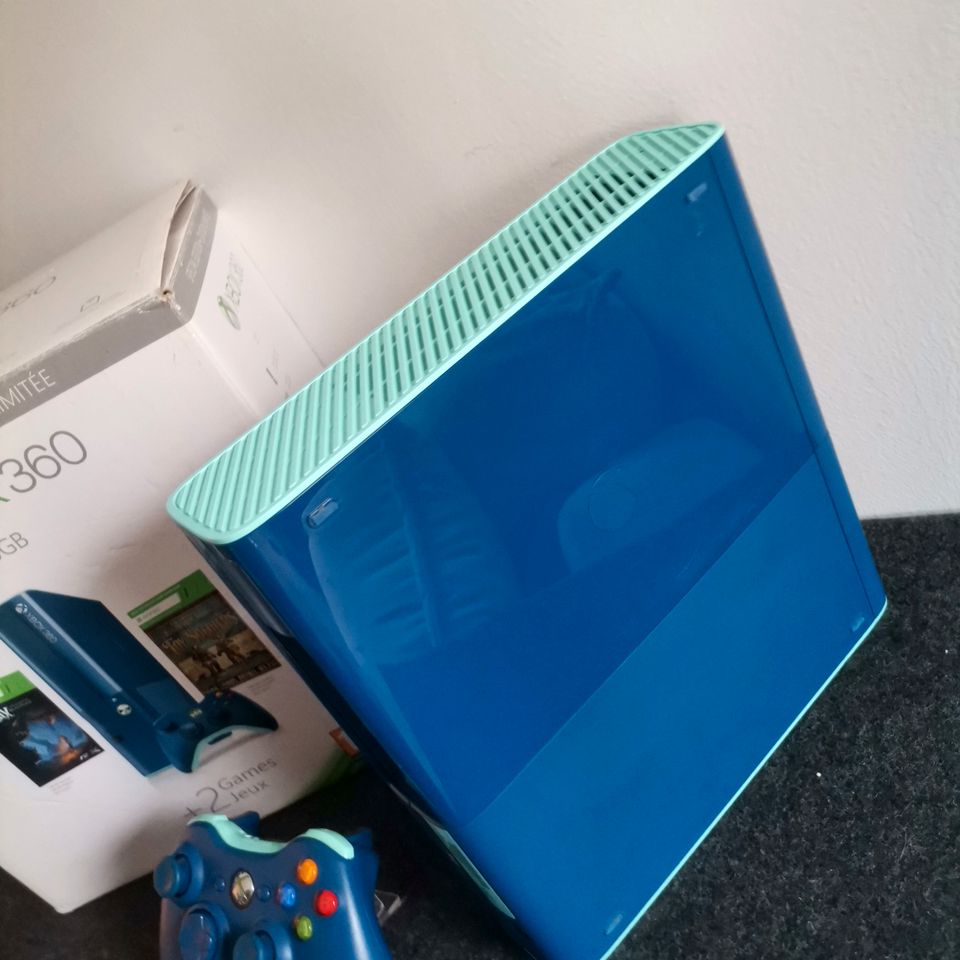 Xbox 360 Limited Edition Arctic Blue Konsole in München