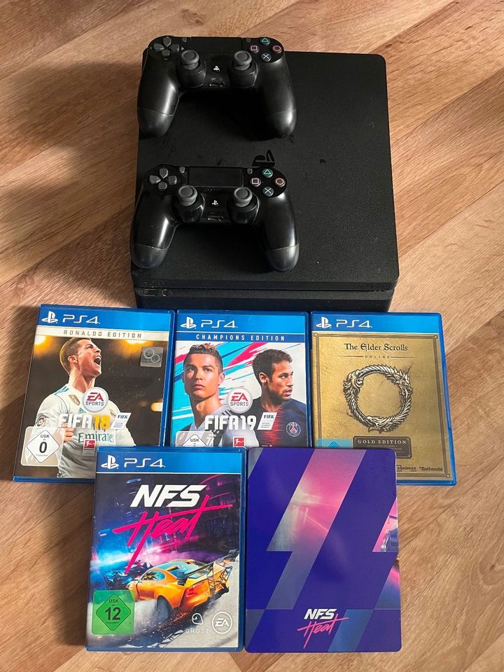 PlayStation 4 Slim 1TB + 2 Controller + 4 Spiele in Guben