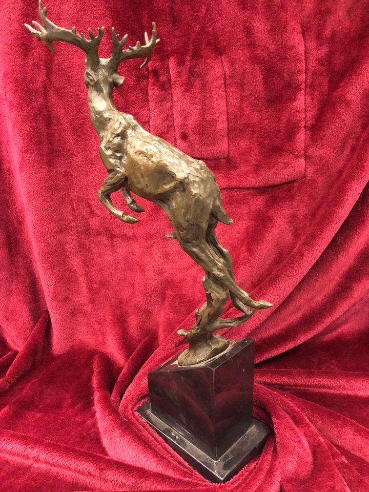 Bronzefigur Springender Hirsch Bronze Skulptur in Centrum