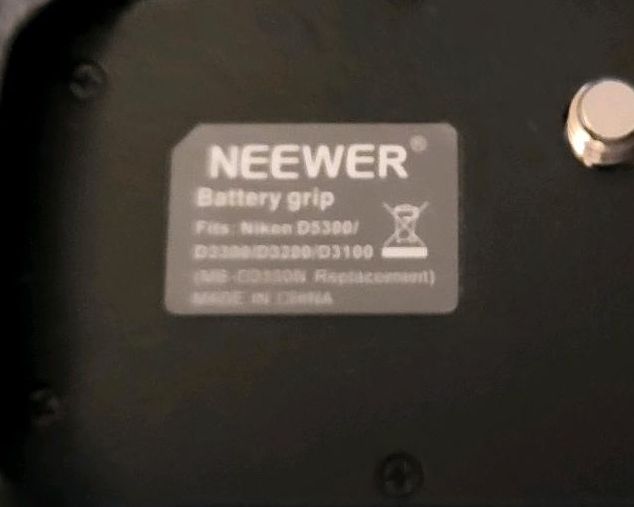 Neewer Batteriegriff für Nikon D3300/3200/3100/5300 in Berlin