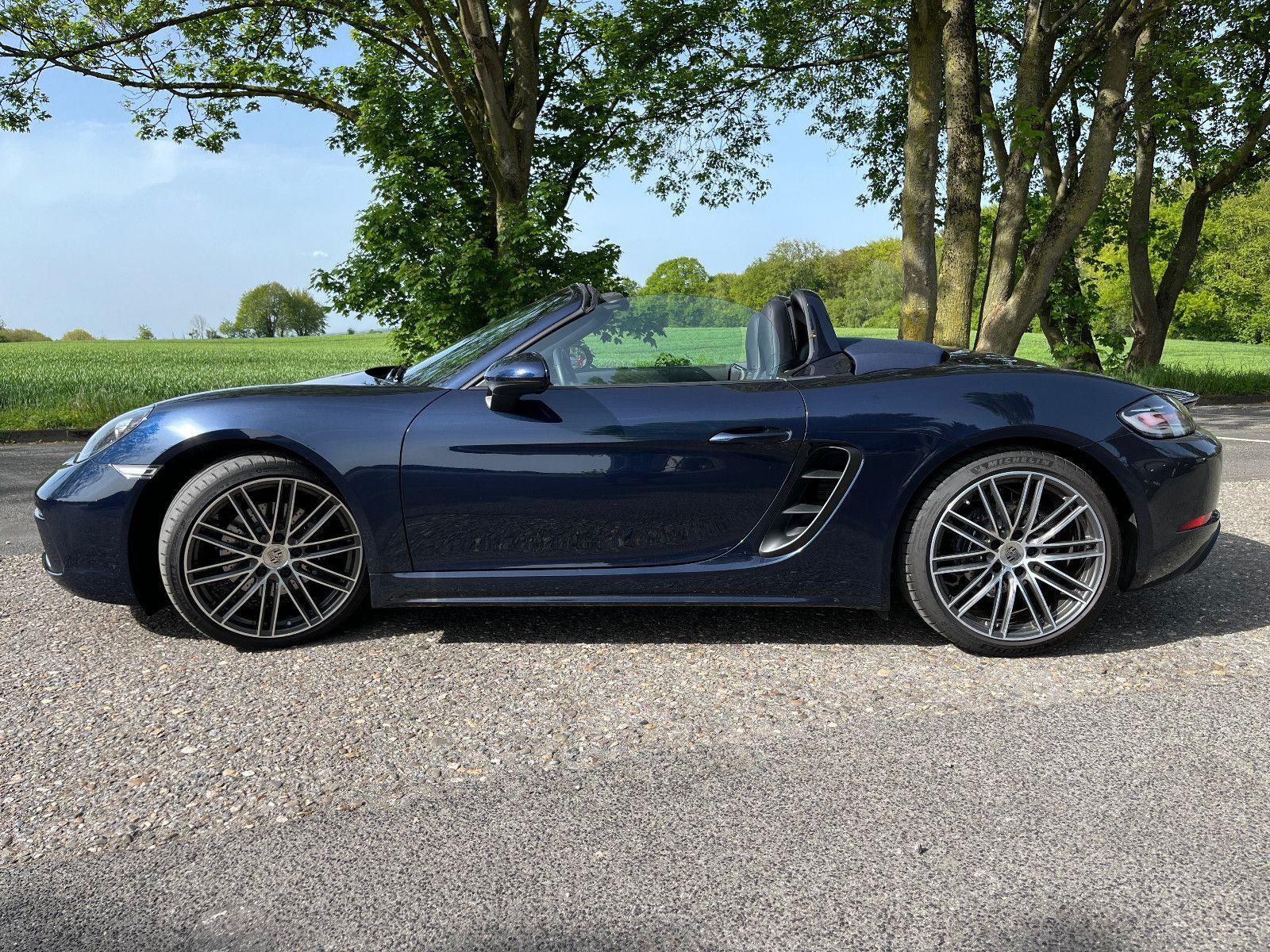 Abbildung des Autos Porsche 718 Boxster PASM…