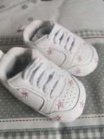 Neue Süße babyschuhe weiß mit rosa Sternchen Bielefeld - Ubbedissen Vorschau