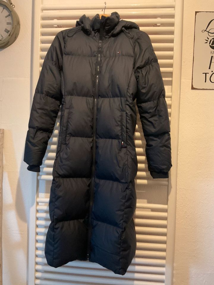 Tommy Hilfiger Daunenjacke Größe XS in Asbach