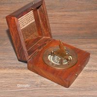 Kompass mit Sonnenuhr in einer Holzkiste, Vintagedesign, Gilbert Hessen - Lorsch Vorschau