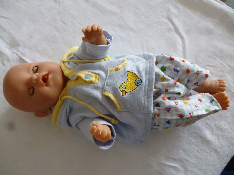 Zapf Baby Born Puppe mit Schlafaugen in Haan