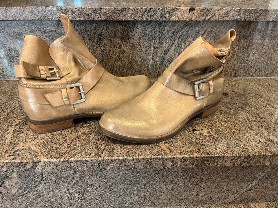 Tolle Sommer Boots 40, Glänzend Gold in Rosenheim