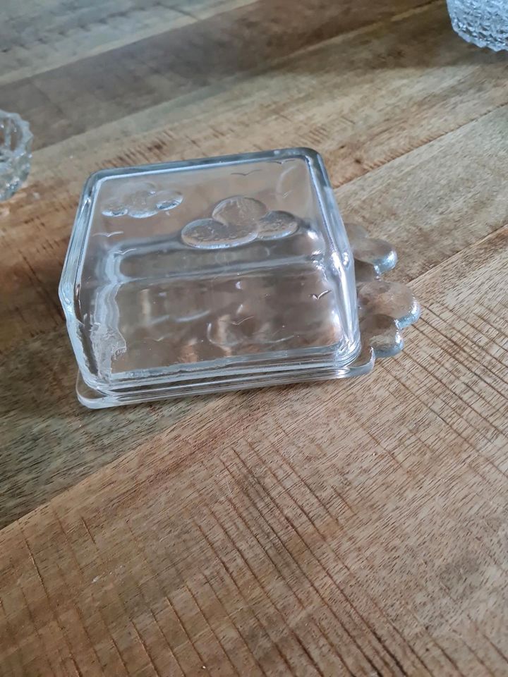 Butterdose Glas mit Wolkenmotiv Retro 40 Jahre alt in Vechelde