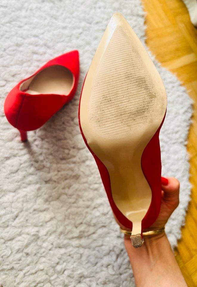 H&M Stiletto Pumps High Heels Sonderkollektion Rot Satin Gr. 36 in Hamburg