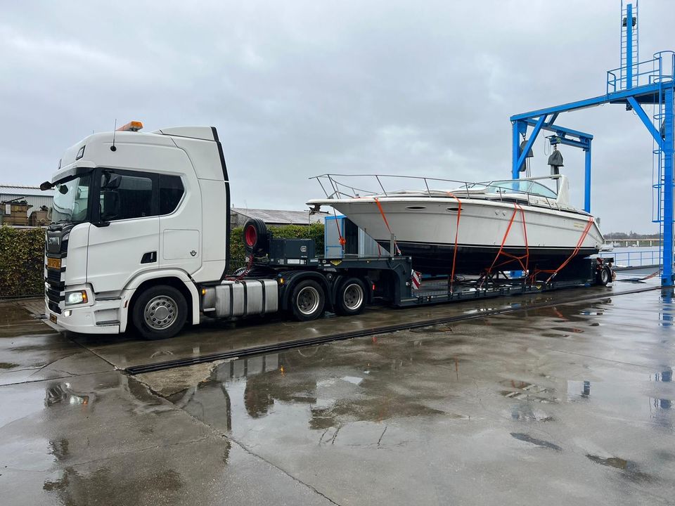 Int. Boot Transporte  Yacht Transporte Siegelboot Transporte. in Nordhorn