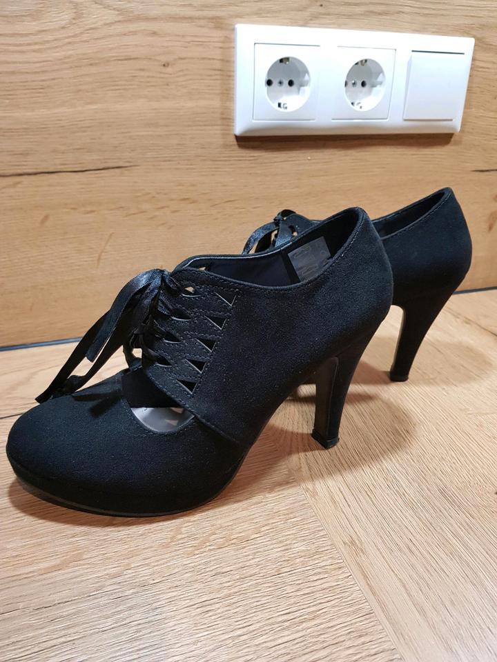 High Heels Pumps Größe 38 wie neu mit Schnürung in Barßel
