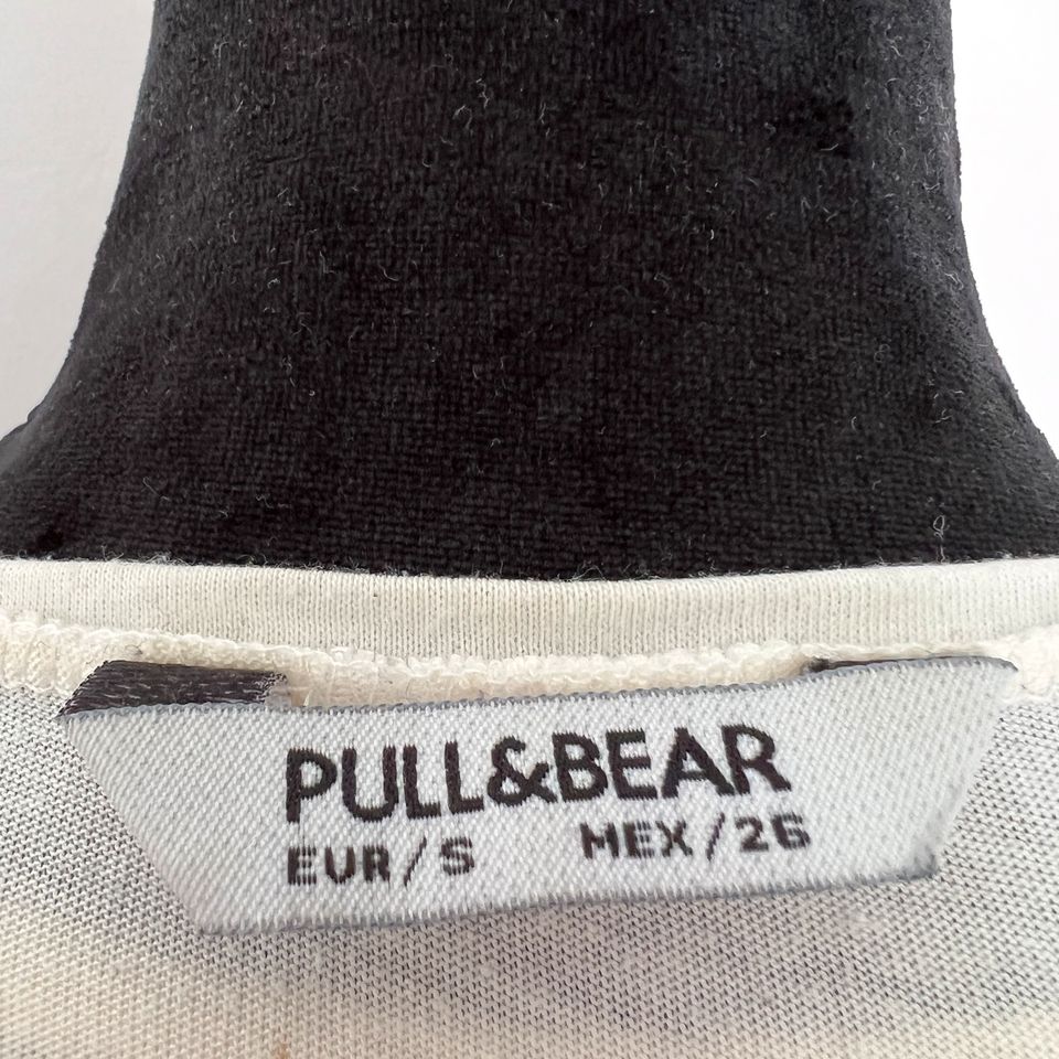 Pull & Bear weißes gestreiftes Shirt Damen Ringeln Longsleeve S in Scheeßel