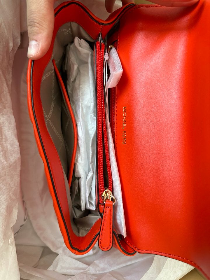 NEU - Michael Kors Soho Small Chain Shoulder Bright Red in Mönchengladbach