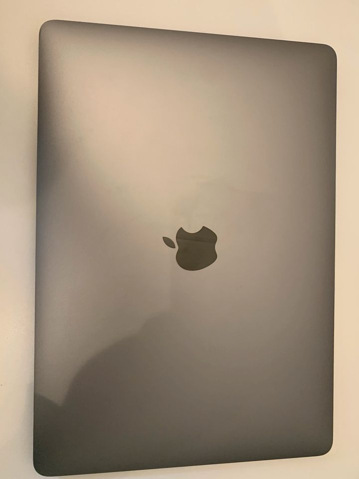 MacBook Pro 13 Zoll - 2018 i7 16gb RAM 256gb - English Keyboard in München