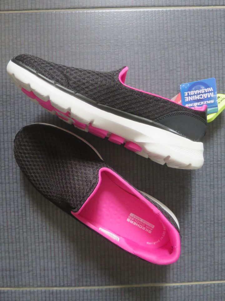 Skechers Sneakers  Memory foam Gr. 39 waschbar- 26 cm in Dresden