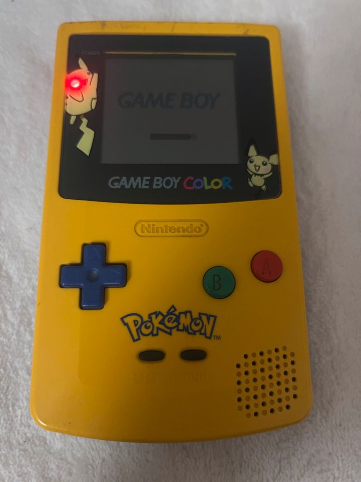 Gameboy Color Pikachu Edition in St. Wendel