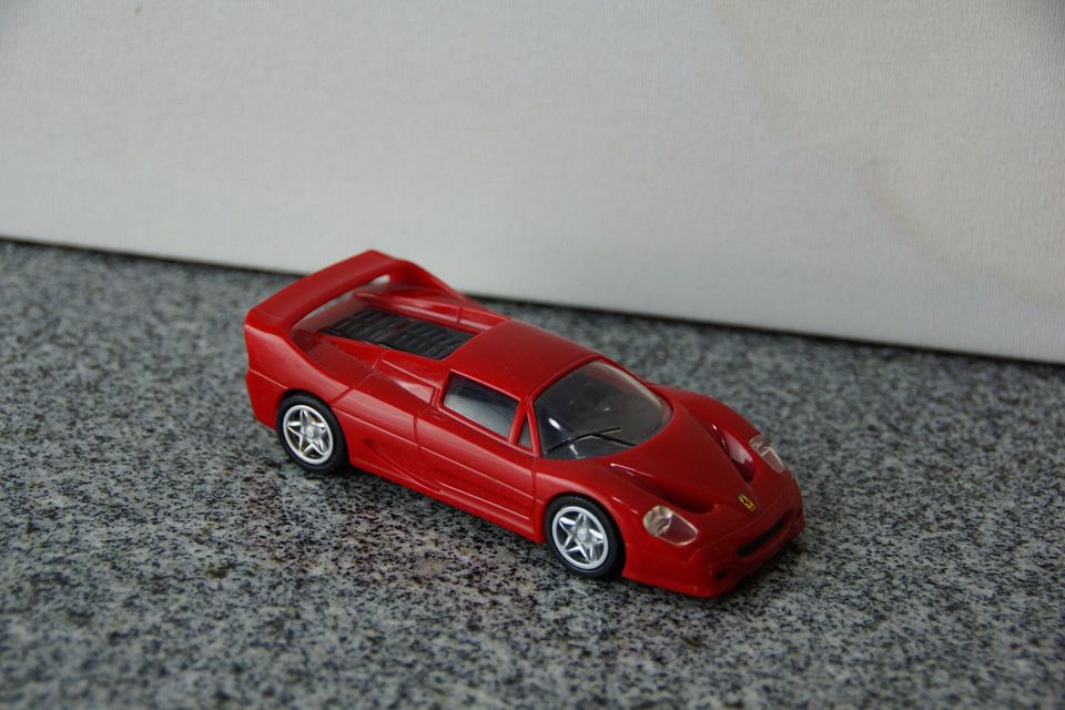 Ferrari F50 Spielzeugauto 1:38 rot in Hunsrück