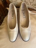 Hochzeit Pumps Schiemer/ Weiß Gabor Leder Gr 7,5 Hessen - Offenbach Vorschau
