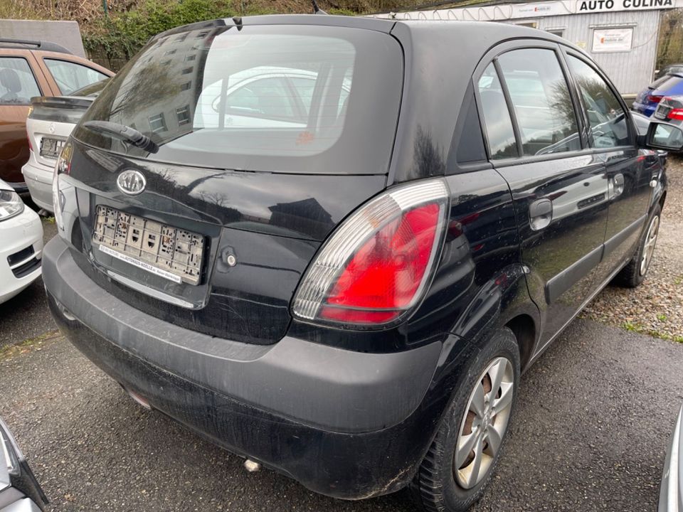 Kia Rio 1.4 Attract aus 1. Hand 8xbereift Alu in Lüdenscheid