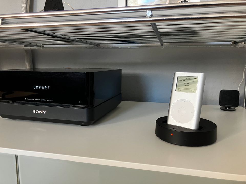 HomeKino/DVD/SONY DAV-IS10 + iPod in Röderland