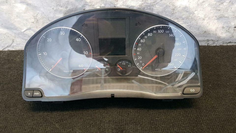 VW Golf 5 Kombiinstrument Tacho Tachometer Schalt 1k0920864 B in Hamburg