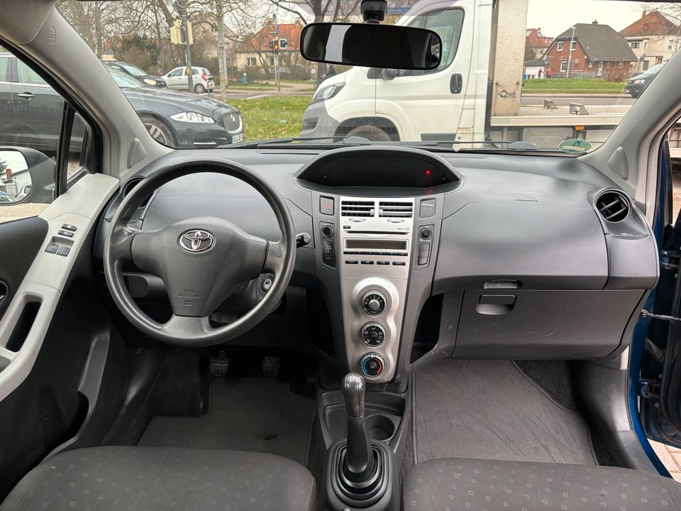 Toyota Yaris 1.0 Benziner TÜV NEU!!! in Magdeburg