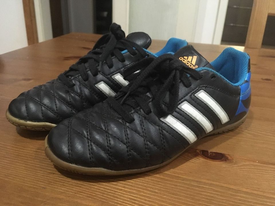 Adidas 11 Questra Hallenschuhe Gr. 35 in Wuppertal - Langerfeld-Beyenburg |  Gebrauchte Kinderschuhe Größe 35 kaufen | eBay Kleinanzeigen ist jetzt  Kleinanzeigen