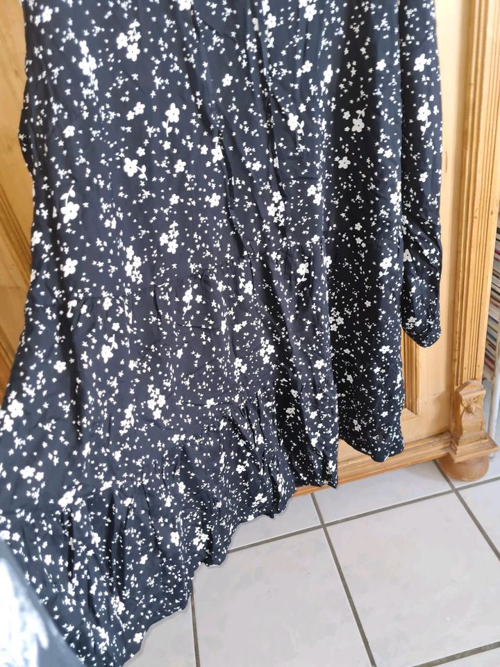 Neu Kleid Stiefelkleid Blumen Sterne 48 50 52 XL XXL Maße! in Herzogenrath