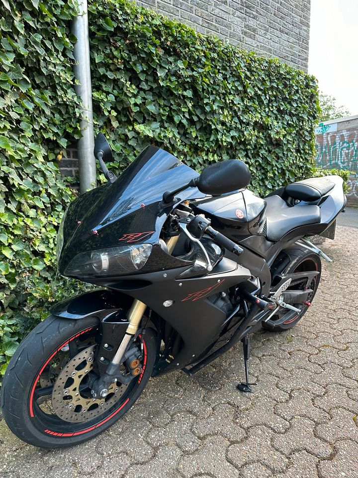 Yamaha R1RN12 mit Sturz-Cage in Neuss