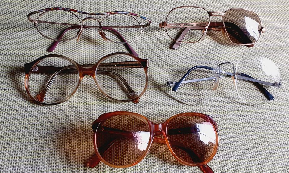Ältere Brillen aus den 80/90er Jahren in Groitzsch