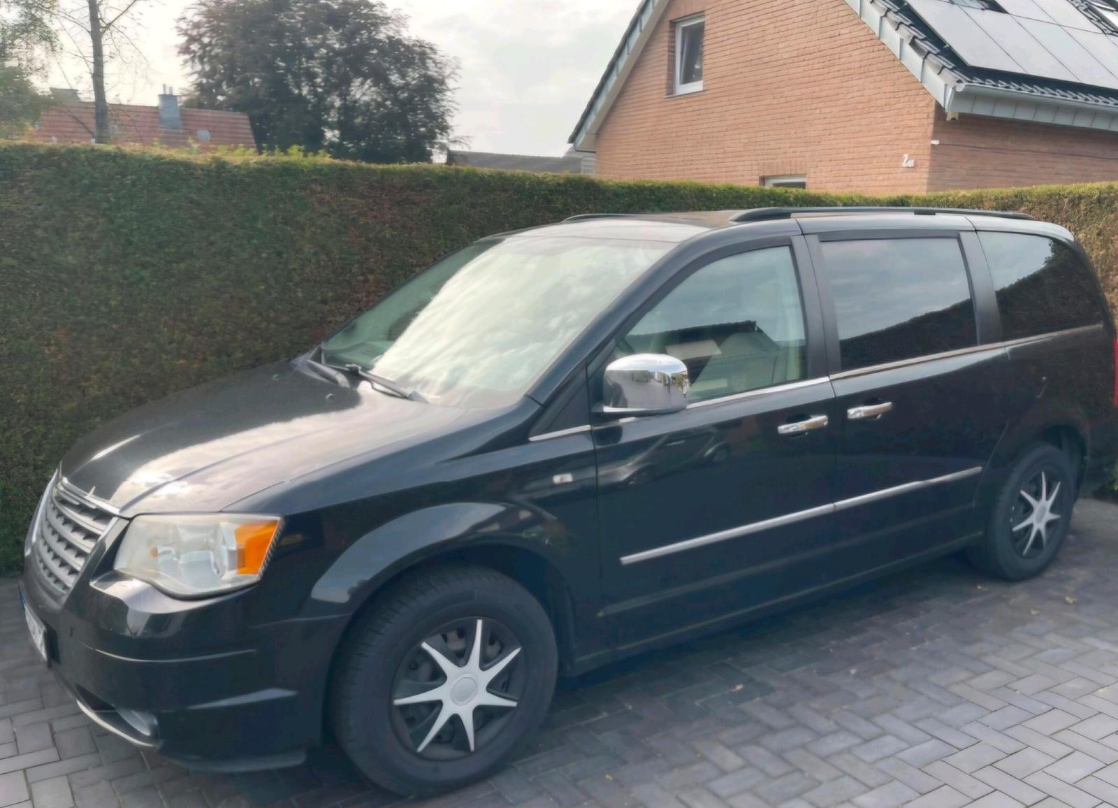Abbildung des Autos Chrysler Grand Voyager 2…