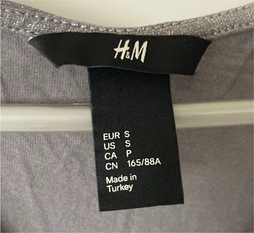 H&M Shirt Größe S grau glitzernd in Aichwald