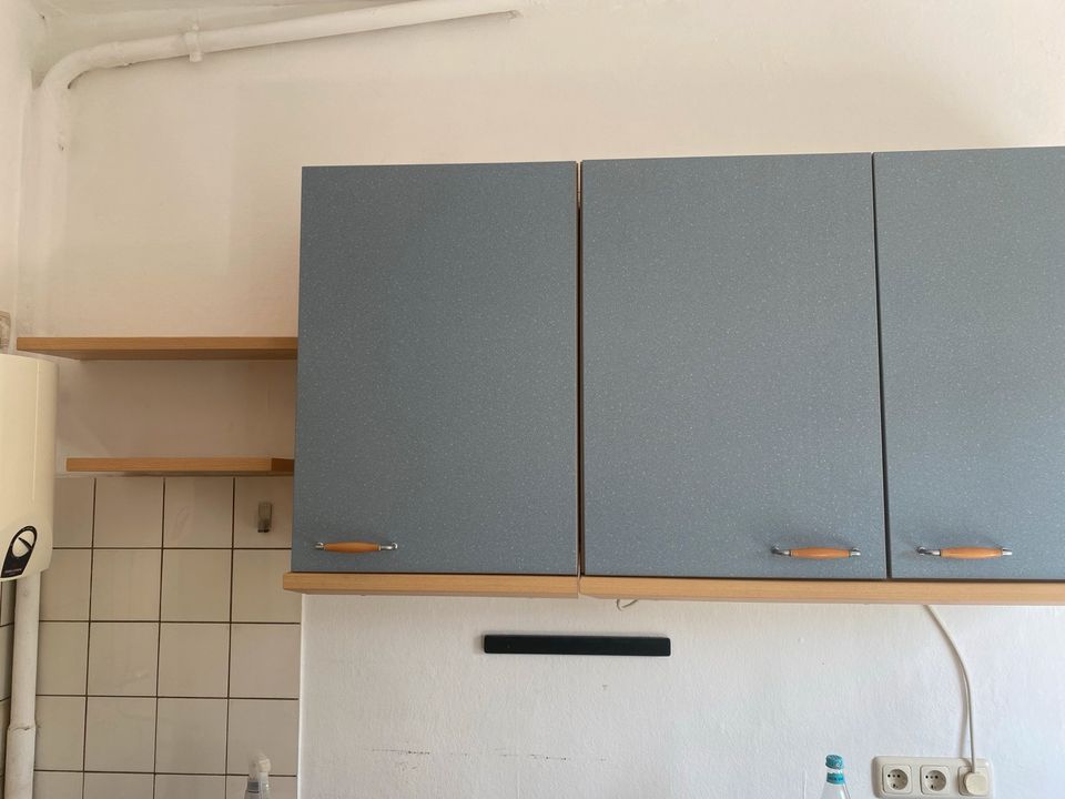 Küchenschränke 3 Oberschränke Regalbretter blau buche Keller in Lüneburg