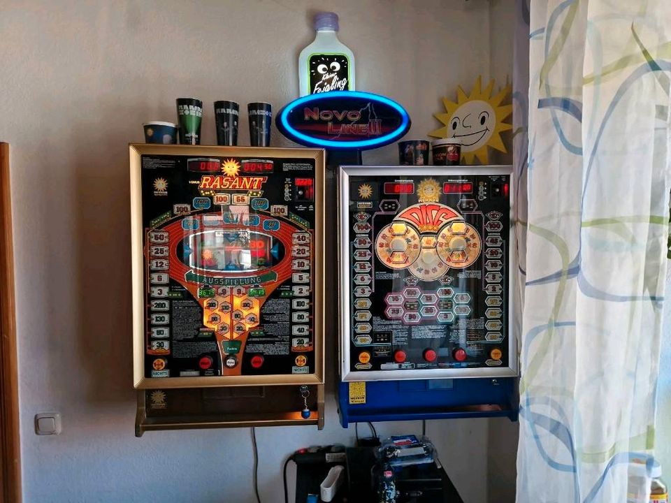Spielautomat und Dekoration in Amerang