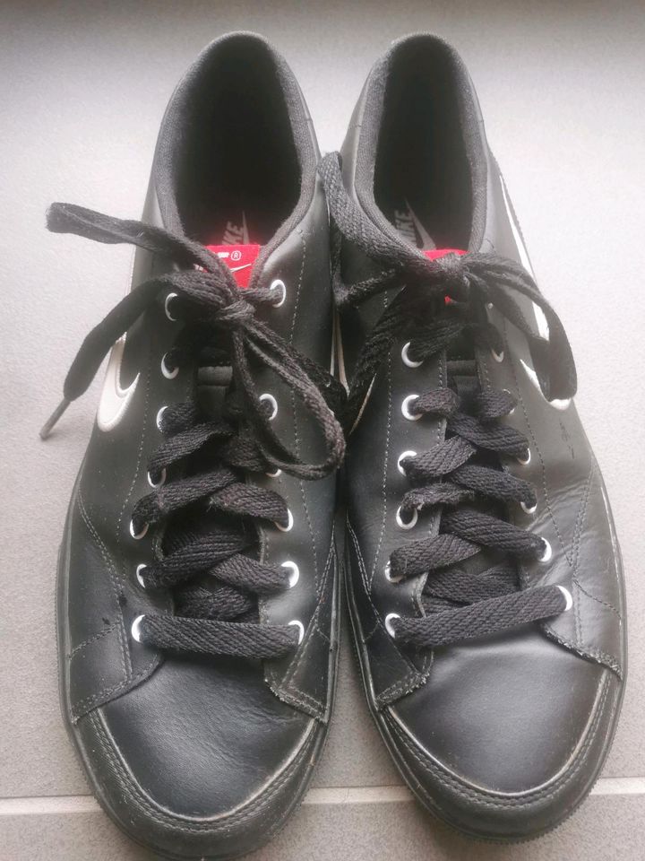 Nike Capri Sneakers Schuhe Herren Gr. 44.5 schwarz in Baden-Württemberg -  Lenningen | eBay Kleinanzeigen ist jetzt Kleinanzeigen