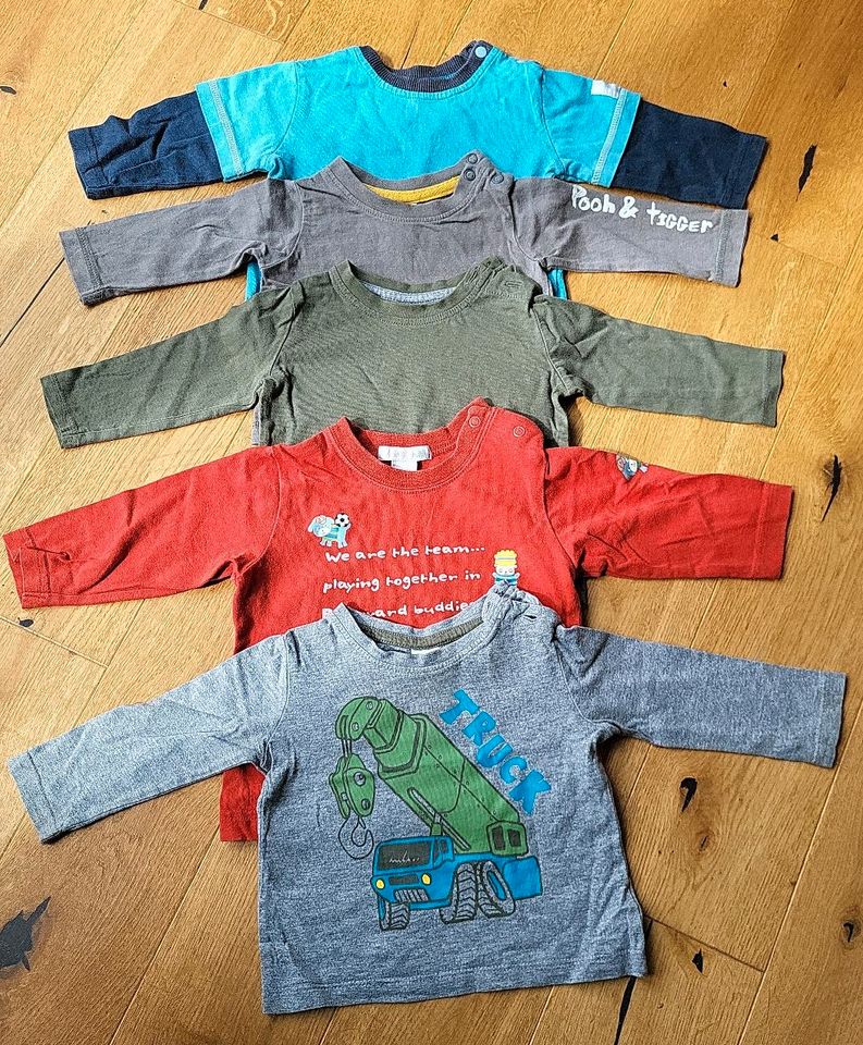 Kleidung Baby Paket Gr. 62 und 68 Hosen Strampler Jacken Shirts in Leipzig