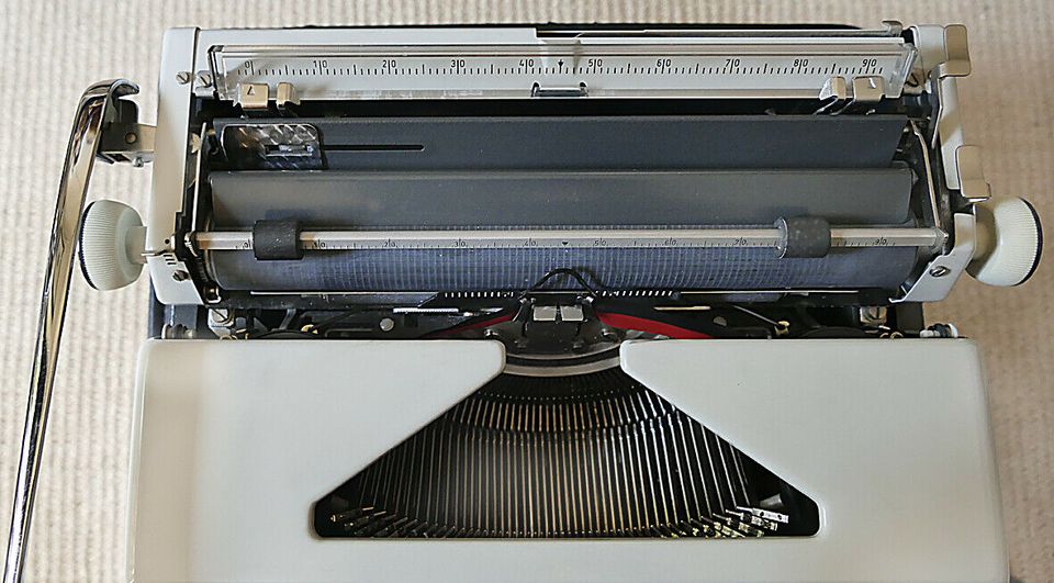 Olympia Schreibmaschine "Monica", 70er Jahre,gebraucht in Bad Bentheim