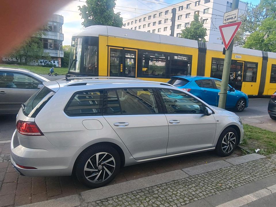 Volkswagen Golf VII Variant Join AUTOM+NAVI... in Berlin