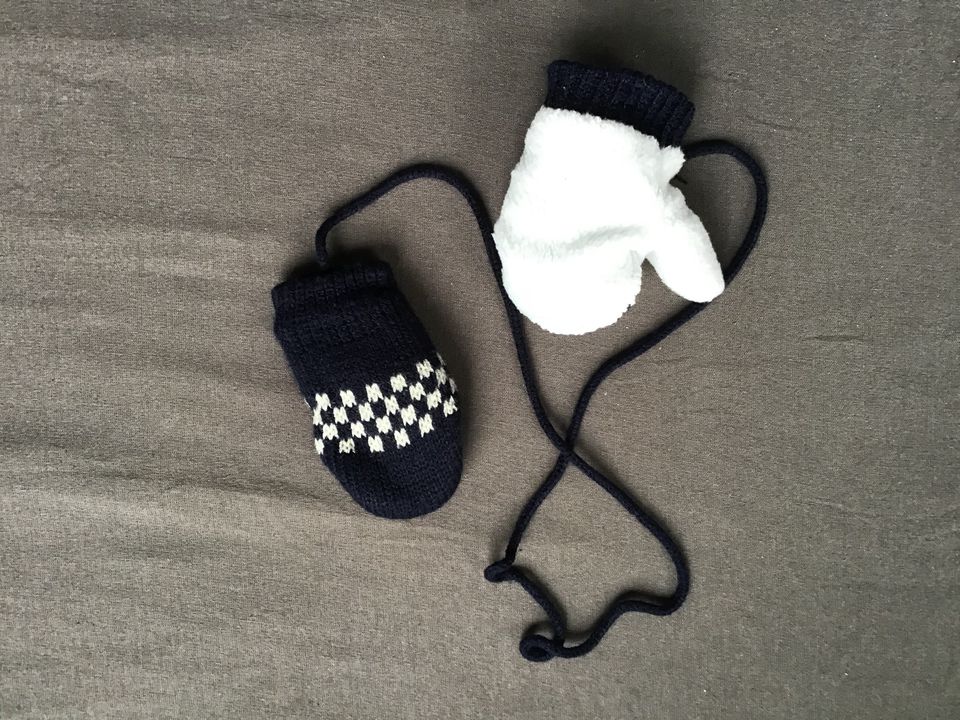 Baby Handschuhe Fäustlinge  Winterfäustlinge Band gefüttert warm in Holzminden