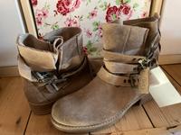 Gefütterte Damenstiefel, Größe 39, neu und ungetragen Baden-Württemberg - Sindelfingen Vorschau