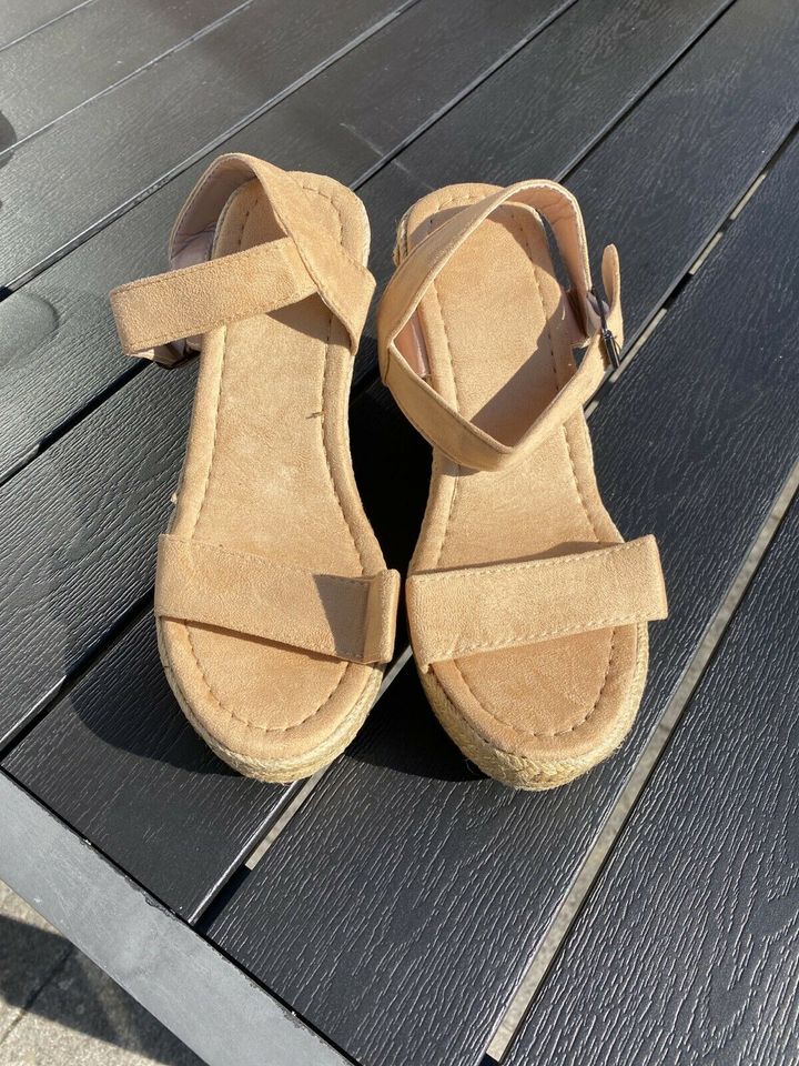 Wedges/Keil-Sandale Neu 39 in Grünendeich Niederelbe