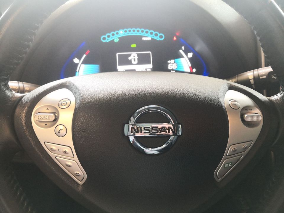 Nissan Leaf Tekna/ 17000 km /MFL/TEM/PDC/SHZ/HIllAs/Nav in Bad Dürkheim