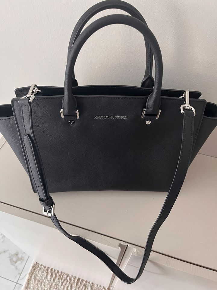 Michael Kors Tasche Selma schwarz in Herzogenrath