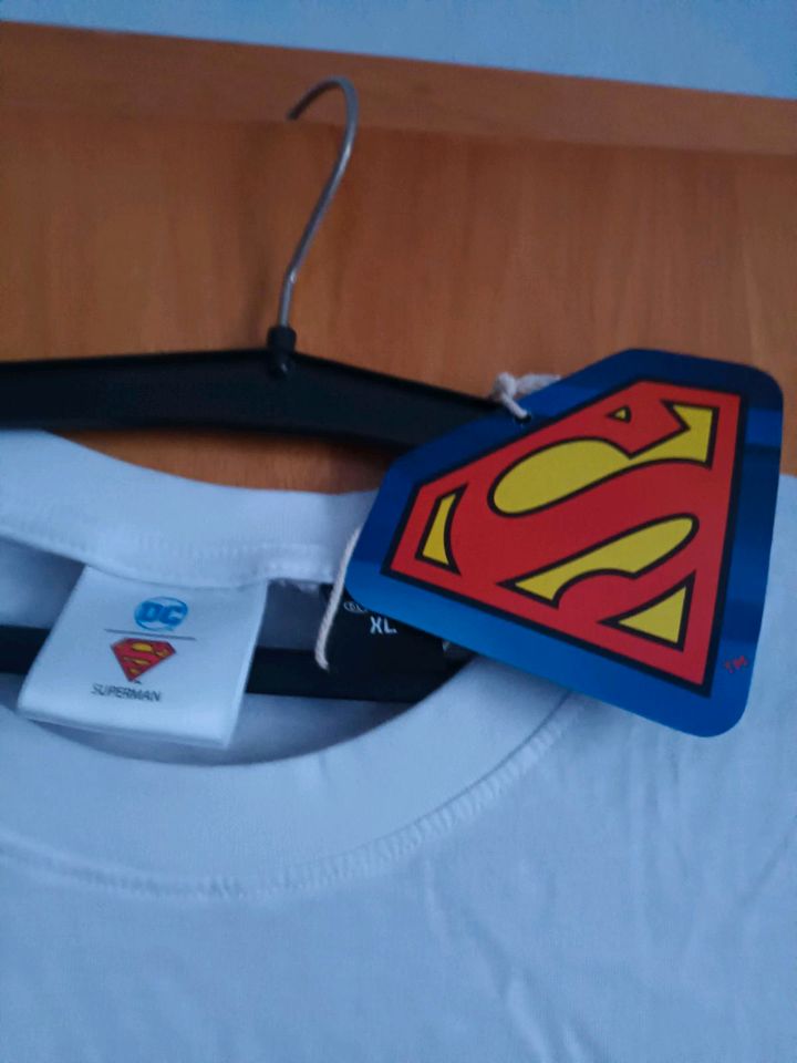 Neu Tshirt Shirt XL Herren Logo Superman in Breuna