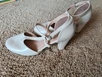 Hochzeitsschuhe Brautschuh Anna Field Größe 37 weiß Schimmer Nordrhein-Westfalen - Hürth Vorschau