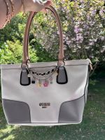 weiße Guess Tasche mit Kette Nordrhein-Westfalen - Meschede Vorschau