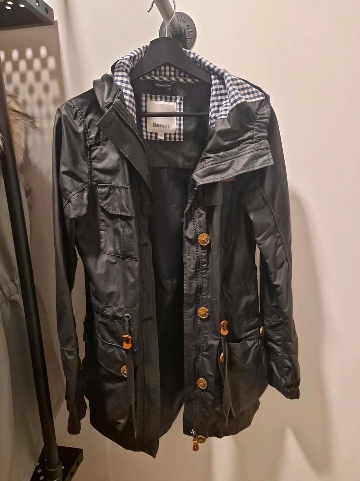 Damen Übergangsjacke Bench Gr. S schwarz in Leipzig